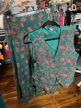 FLAWED Maven Green Paisley Two-Piece Vest & Skirt Set Small